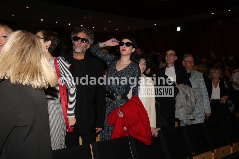 Fito Páez y Sofía Gala fueron a ver el homenaje a Moria (Foto: Movilpress)