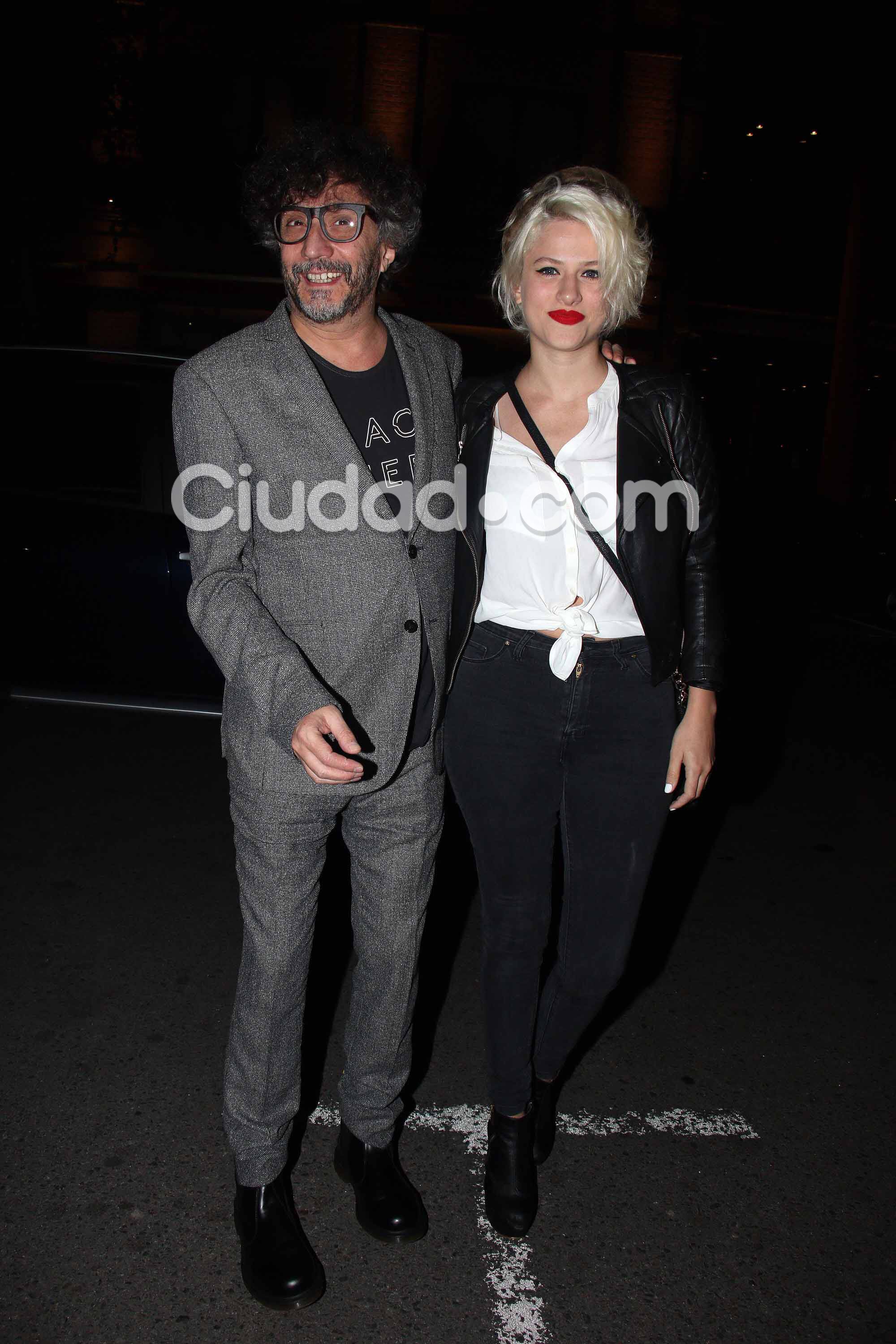 Fito Páez y su novia, María Eugenia Martínez. Foto: Movilpress.