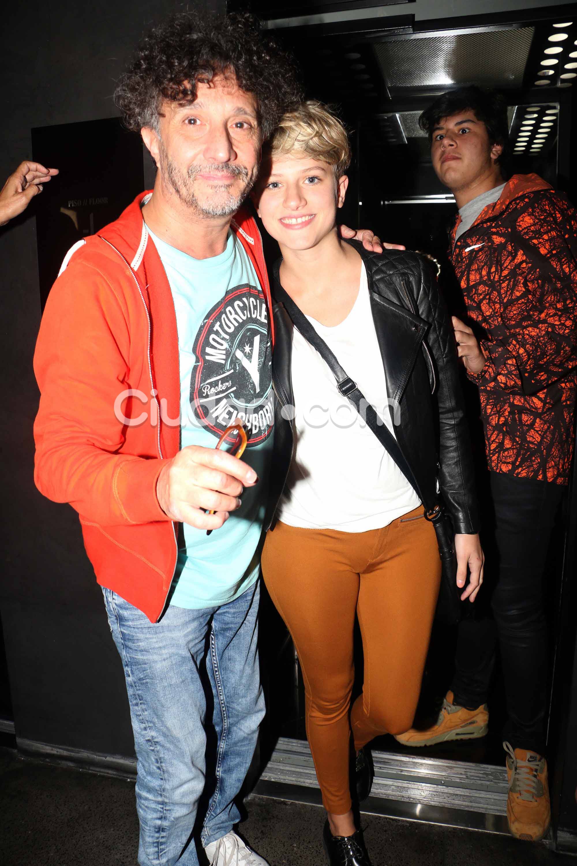 Fito y su novia, en la presentación de Cid Kohan (Foto: Movilpress)