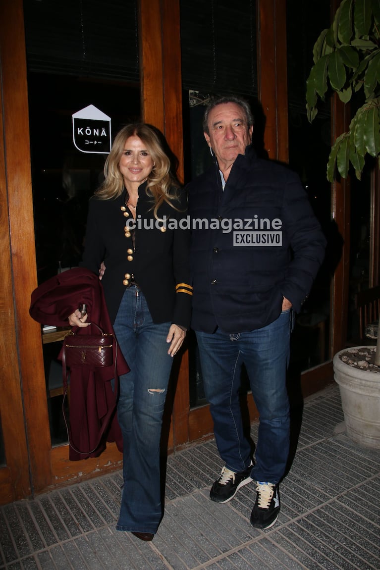 Flavia Palmiero y Luis Scalella en el festejo del fin del rodaje de la comedia de Adrián Suar y Guillermo Francella, Un funeral y medio (Foto: Movilpress).