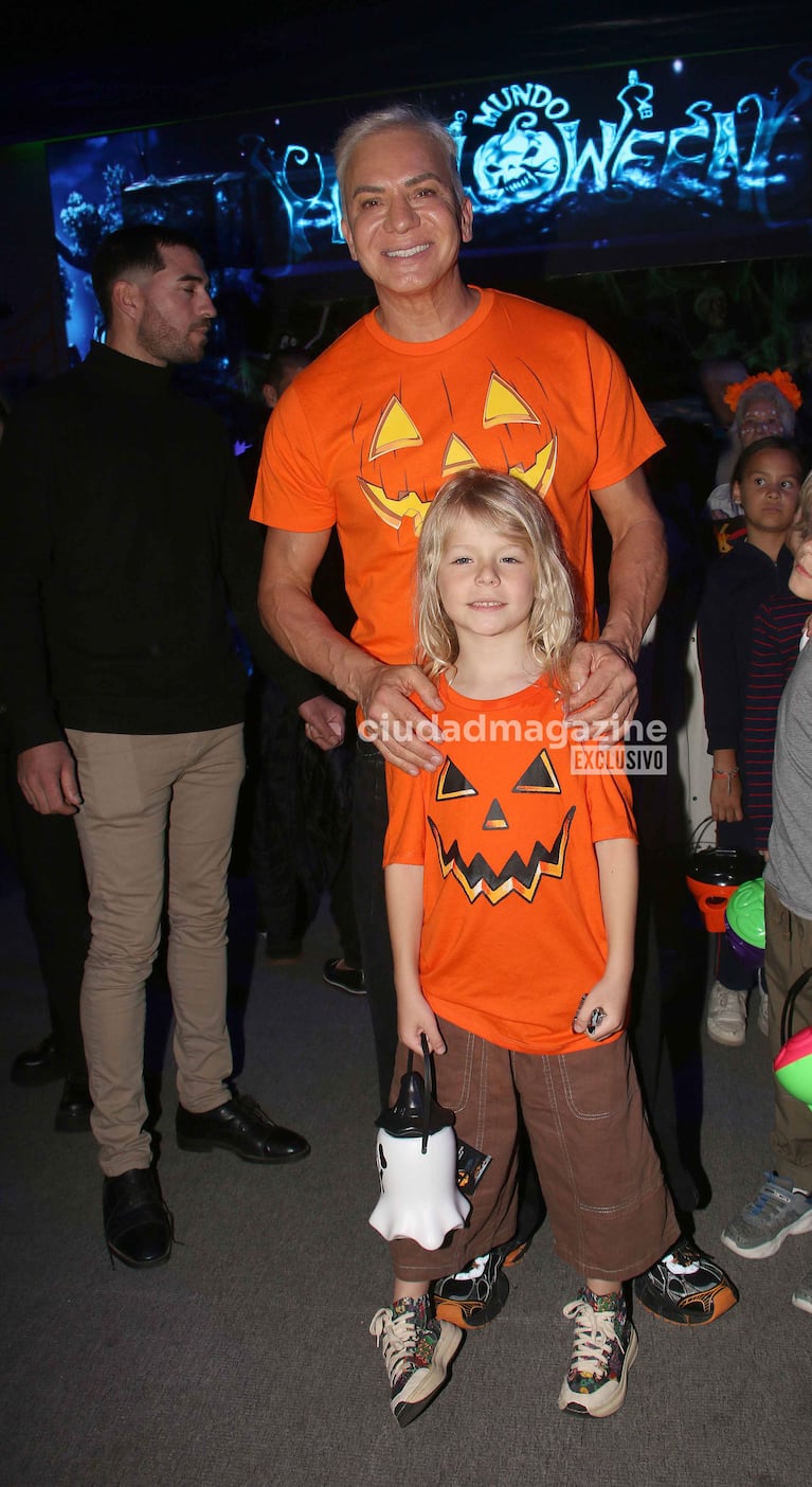 Flavio Mendoza presentó Mundo Halloween acompañado de su hijo Dionisio (Foto: Movilpress).