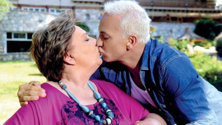 Flavio Mendoza y su mamá, en una dulce producción de fotos (Foto: Gente).
