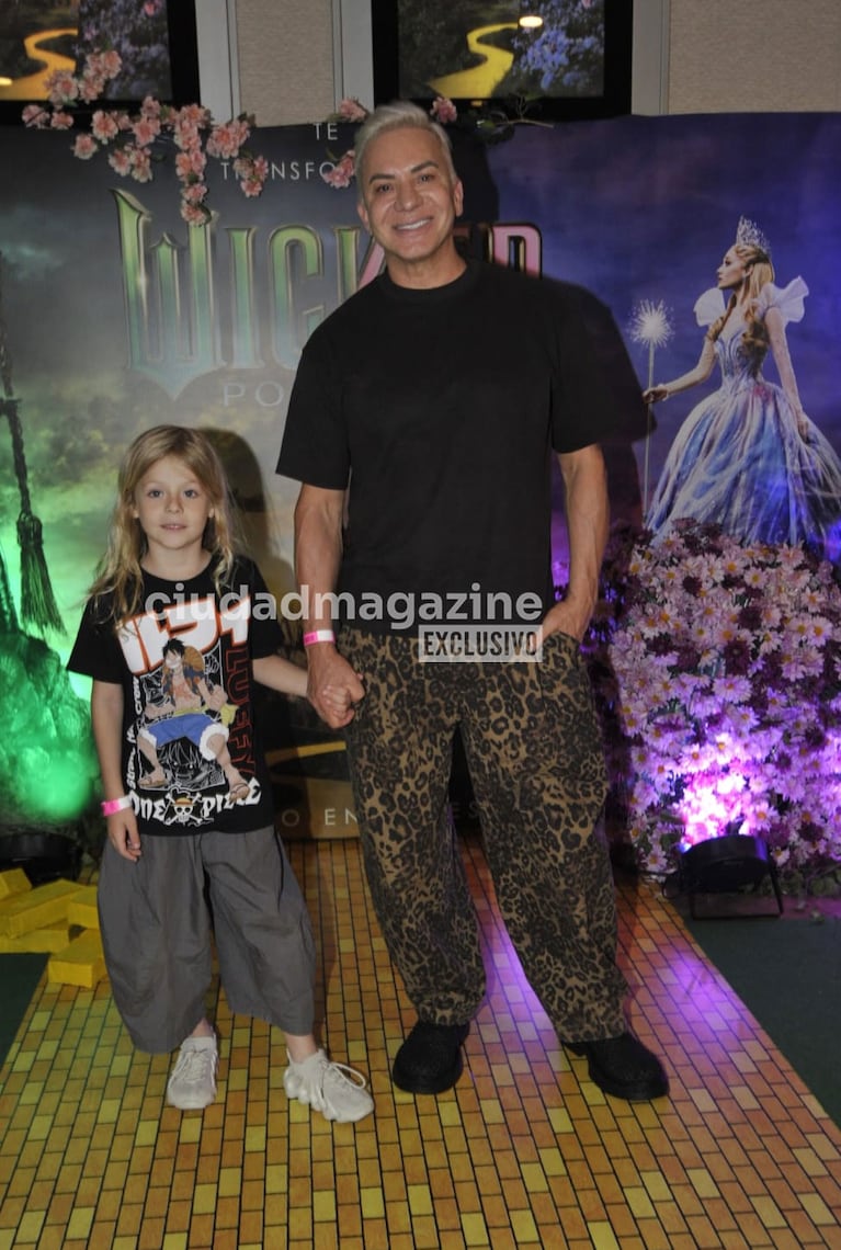 Flavio y Dionisio Mendoza en el estreno de Wicked (Foto: Movilpress).