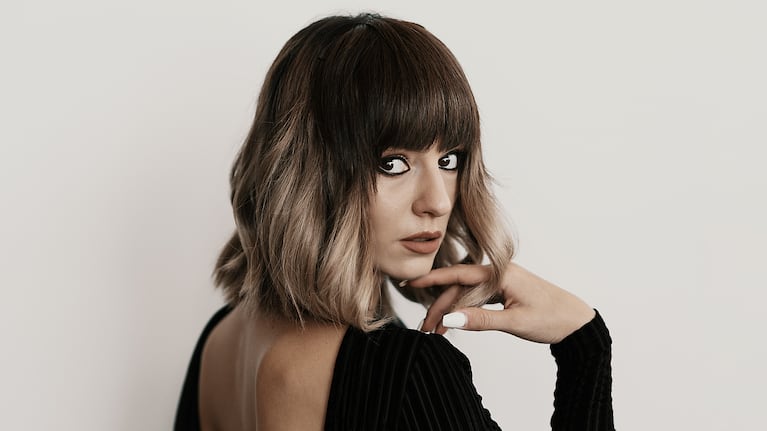 Flequillo cortina, una tendencia de los ´70 que vuelve. Foto: Freepik