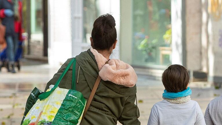 Flexibilización de la cuarentena: los chicos podrán a compañar a sus padres a realizar compras