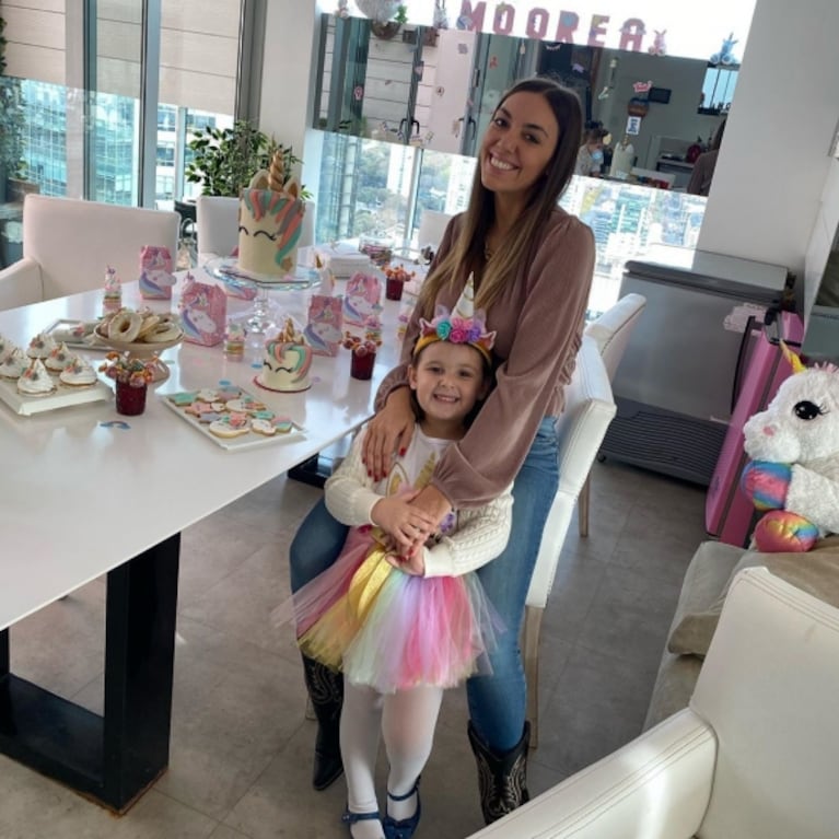 Floppy Tesouro, en medio de la polémica del Cantando, celebró el cumple de su hija con un increíble candy bar 