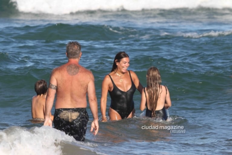 Flor de la Ve, a puro mimo con su marido en las playas de Punta del Este: las fotos del amor