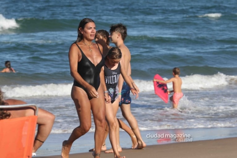 Flor de la Ve, a puro mimo con su marido en las playas de Punta del Este: las fotos del amor