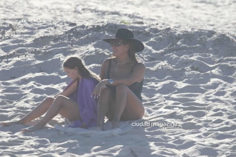 Flor de la Ve, a puro mimo con su marido en las playas de Punta del Este: las fotos del amor