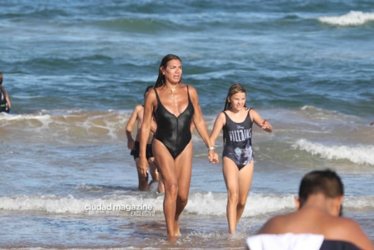 Flor de la Ve, a puro mimo con su marido en las playas de Punta del Este: las fotos del amor