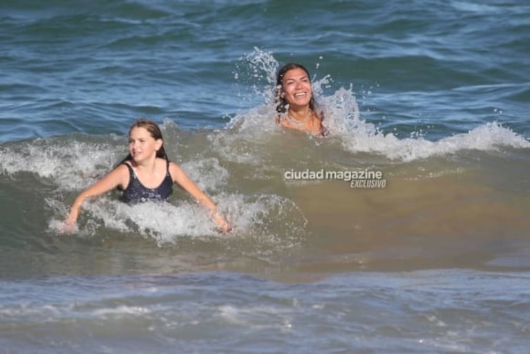 Flor de la Ve, a puro mimo con su marido en las playas de Punta del Este: las fotos del amor