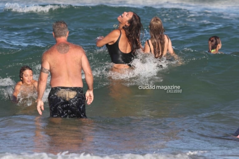 Flor de la Ve, a puro mimo con su marido en las playas de Punta del Este: las fotos del amor