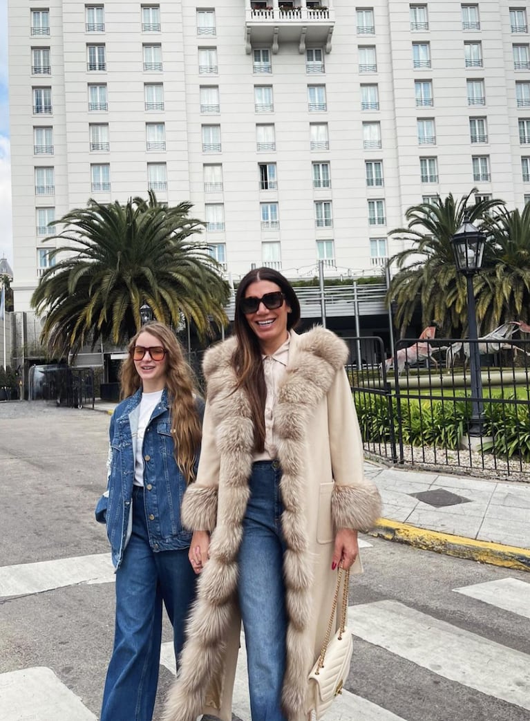 Flor de la Ve y su hija Isabella posaron juntas: looks full denim y total complicidad
