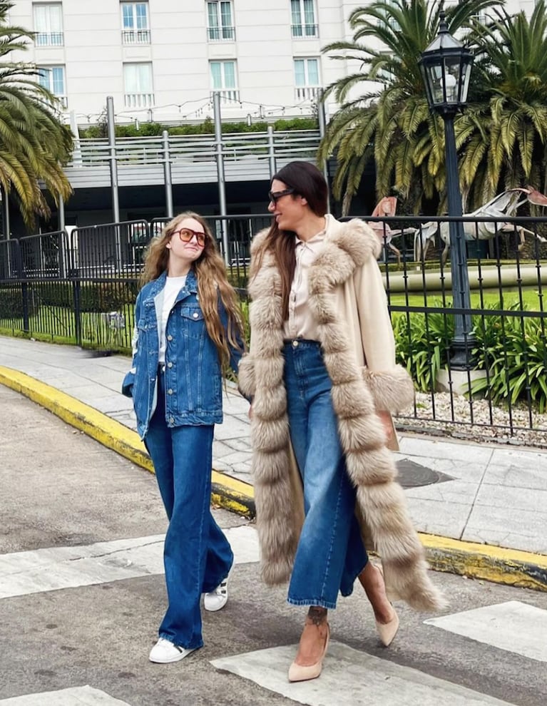 Flor de la Ve y su hija Isabella posaron juntas: looks full denim y total complicidad