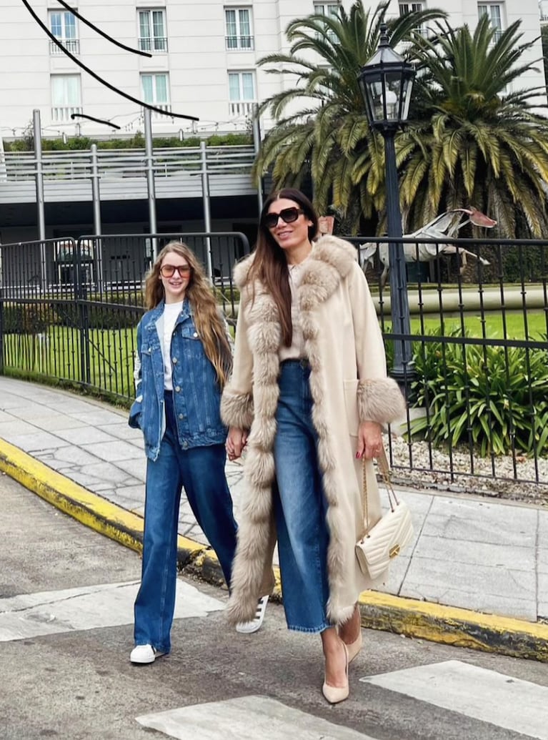 Flor de la Ve y su hija Isabella posaron juntas: looks full denim y total complicidad