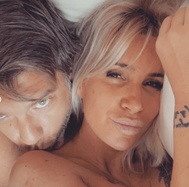 Flor Peña compartió pícaras fotos con su marido, desde la cama: "Así, siempre"