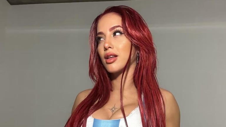 Flor Vigna con look de la Selección Argentina