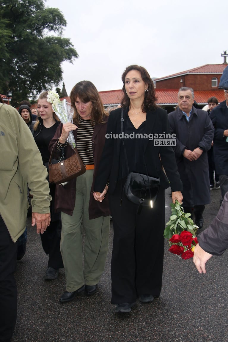 Florencia Brandoni en el entierro de Luis (Foto: Movilpress).