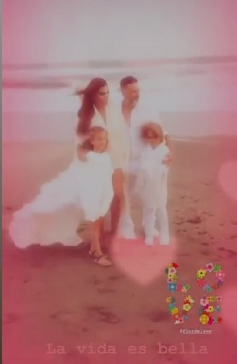 Florencia de la Ve y Pablo Goycochea renovaron sus votos matrimoniales en la playa junto a sus hijos