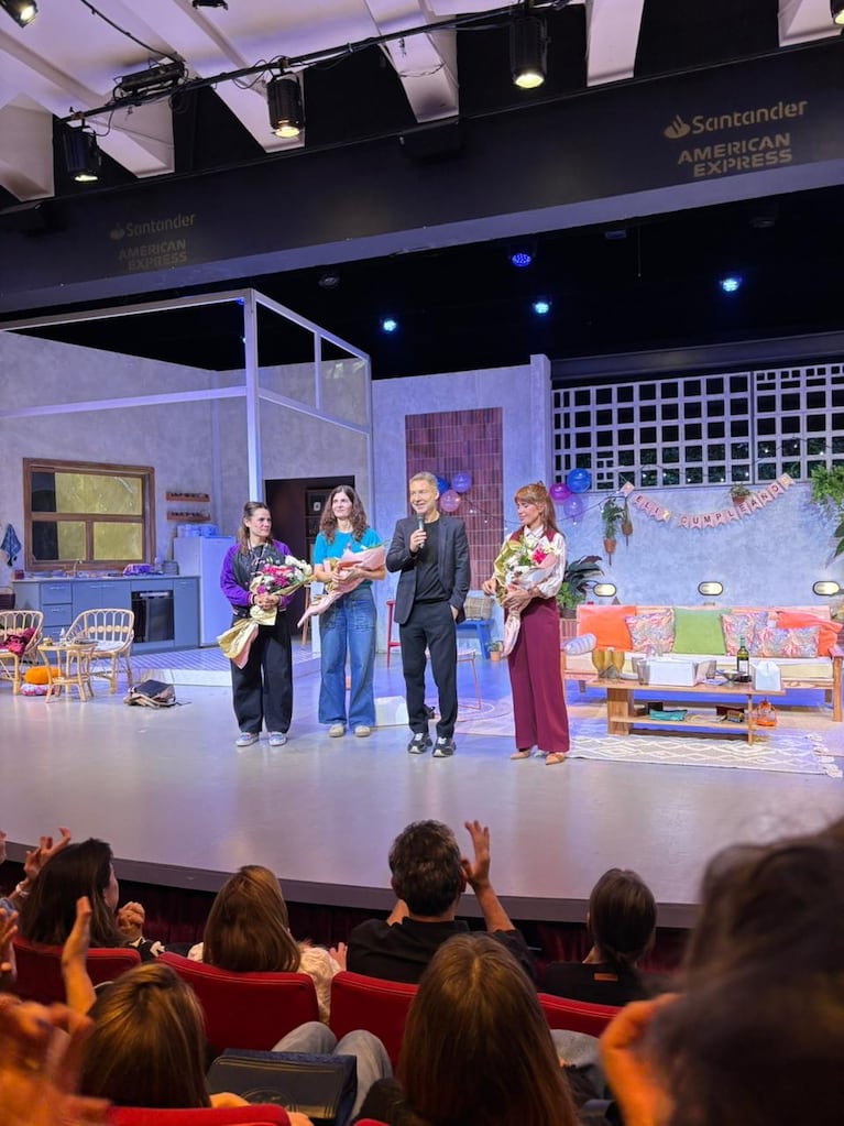 Florencia Peña debutó en Las Hijas y recibó una ovación de pie: el emotivo video y fotos