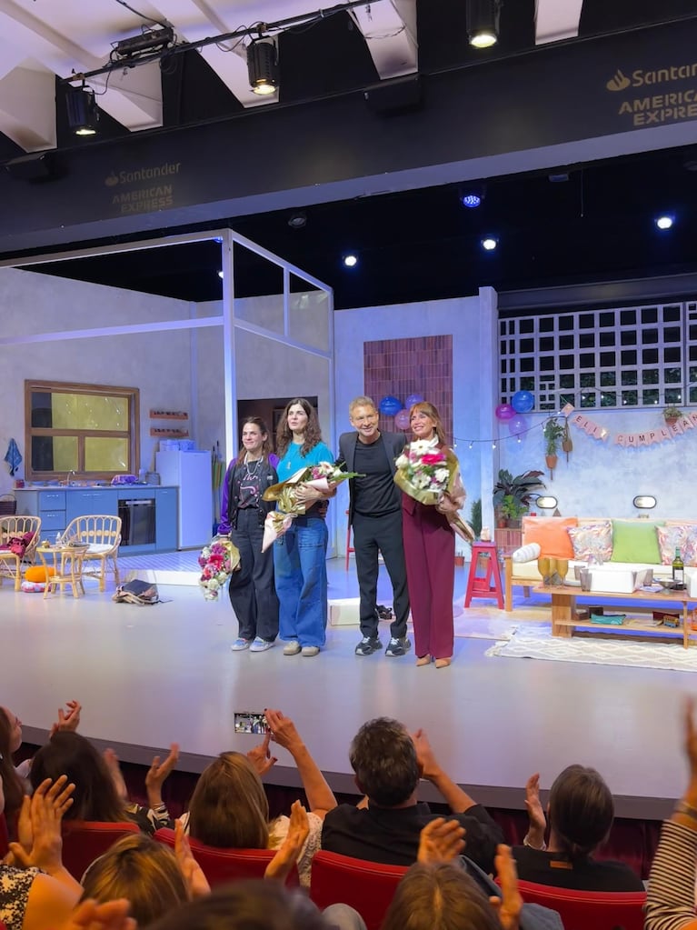 Florencia Peña debutó en Las Hijas y recibó una ovación de pie: el emotivo video y fotos