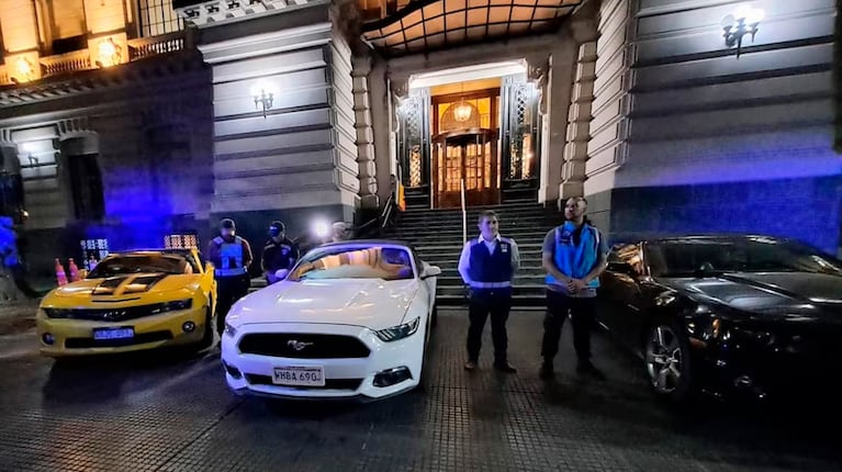 Flota de autos de lujo que se usaron para clips de L-Gante y La Joaqui: eran vehículos contrabandeados | Créditos: Infobae