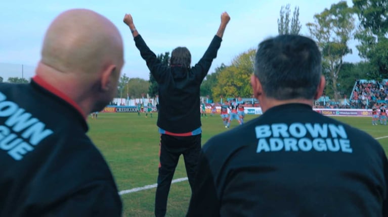 Fotograma de Todos quieren venir a ver a Brown (Foto: gentileza Más Prensa)