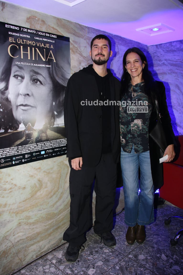 Fran Tinelli y Paula Chaves en el estreno del documental de la vida de China Zorrilla (Fotos: Movilpress).