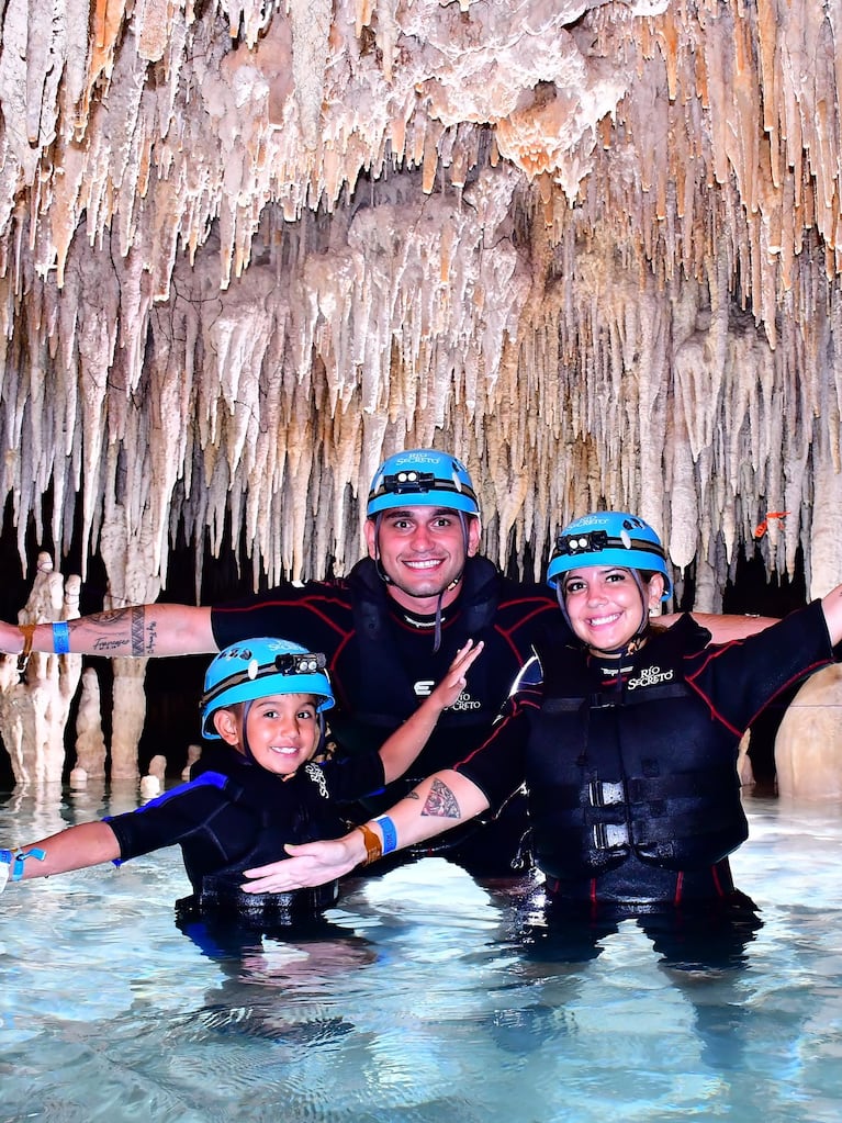 Francesco Benicio disfrutó del Caribe con su papá y madrastra mientras Morena Rial está detenida. Crédito: Instagram