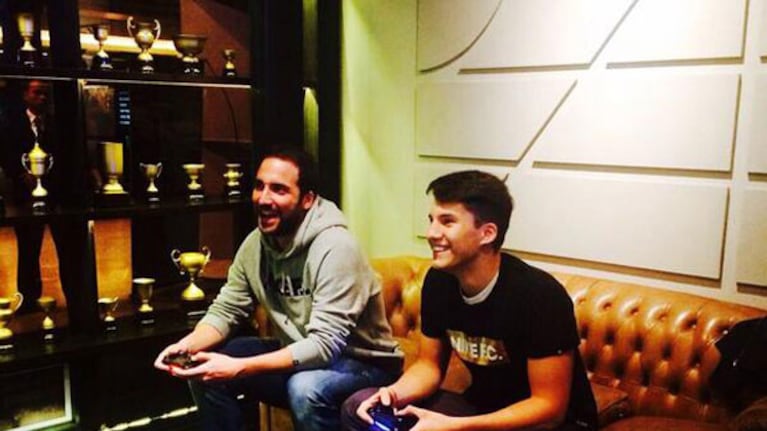 Francisco Tinelli y el "Pipita" Higuaín. (Foto: Twitter)