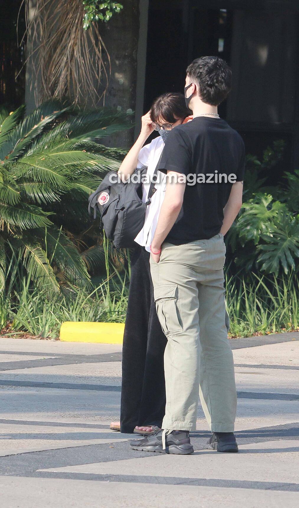 Francisco y Juana Tinelli disfrutaron de una salida primaveral con su mamá, Paula Robles (Foto: Movilpress)