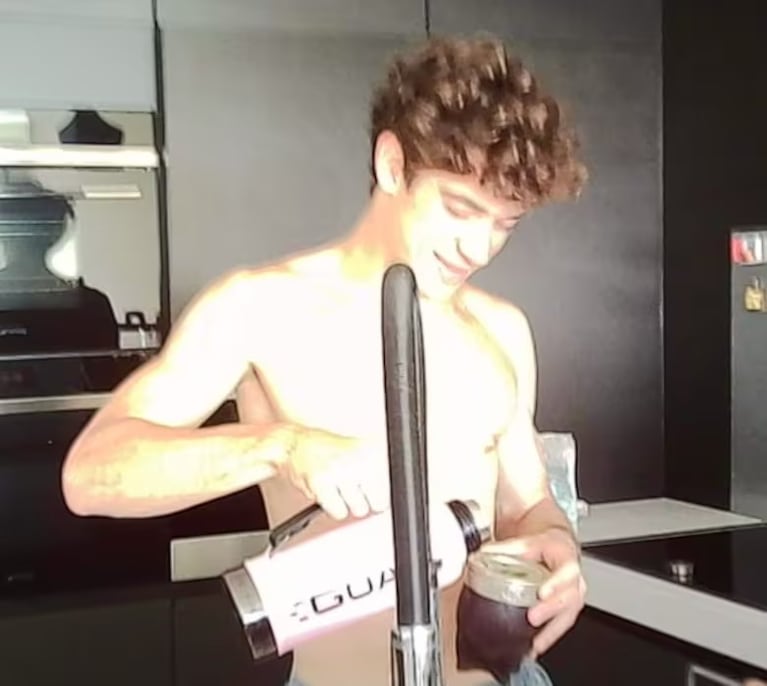 Franco Colapinto con el mate que le robaron.
Crédito: Instagram @francolapinto