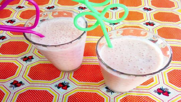 Frescura frutal en cada sorbo: el paso a paso para un batido de durazno y frutilla