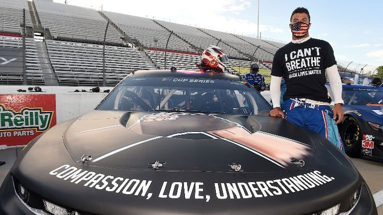 Fuerte: hallan una soga con un nudo de horca en el puesto de un piloto negro de NASCAR. Foto: AFP.