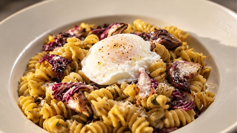 Fusilli con manteca de hongos, la receta imperdible de Germán Martitegui. Foto: YouTube