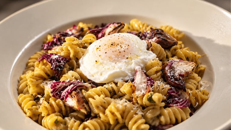 Fusilli con manteca de hongos, la receta imperdible de Germán Martitegui. Foto: YouTube