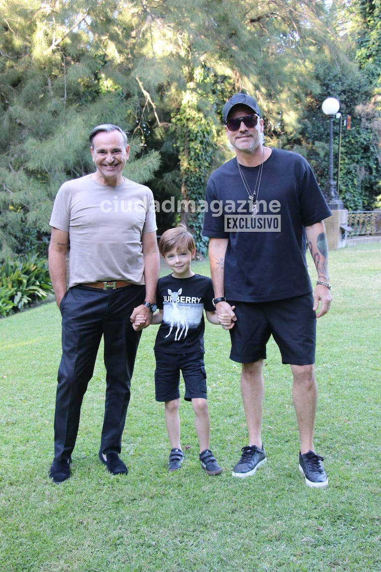Gabriel Alfaro y Diego Schiro con su hijo Gauthier (Foto: Movilpress)