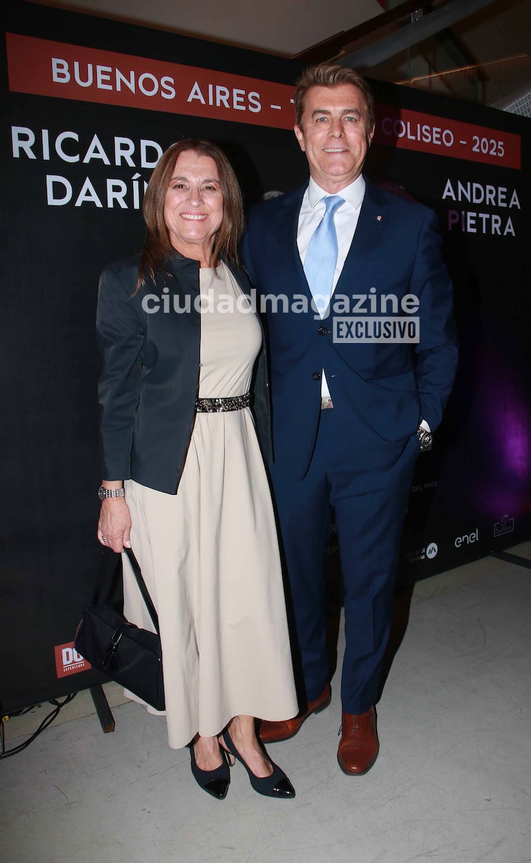 Gabriel Corrado y Costanza Feraud fueron a ver a Ricardo Darín y Andrea Pietra al teatro (Foto: Movilpress).