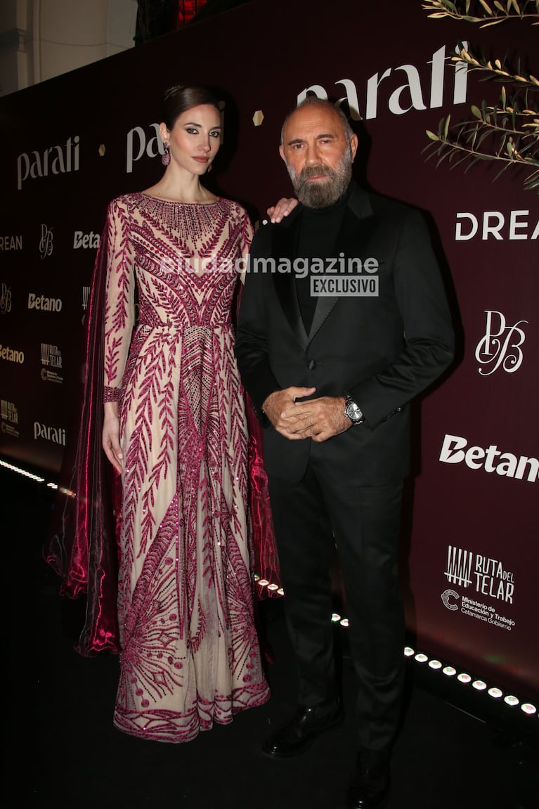 Gabriel Lage y su musa en la gala de una revista (Foto: Movilpress).