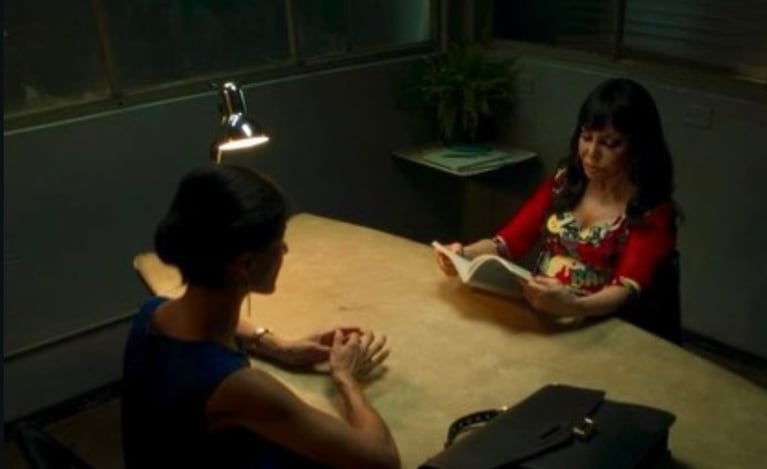 Gabriela Pastor y Cecilia Roth en la piel de Miriam Areco Amaral y Moria Casán en la serie de La One (Foto: Netflix).