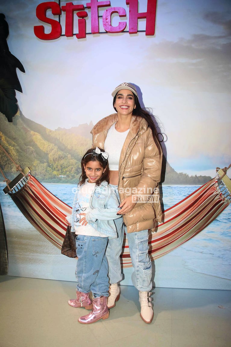 Gabriela Sari y Donna en la premiere de Lilo & Stitch (Foto: Movilpress).