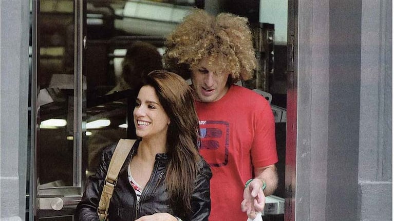 Gabriela Sari y Rulo de CQC, juntos. (Foto: revista Paparazzi)