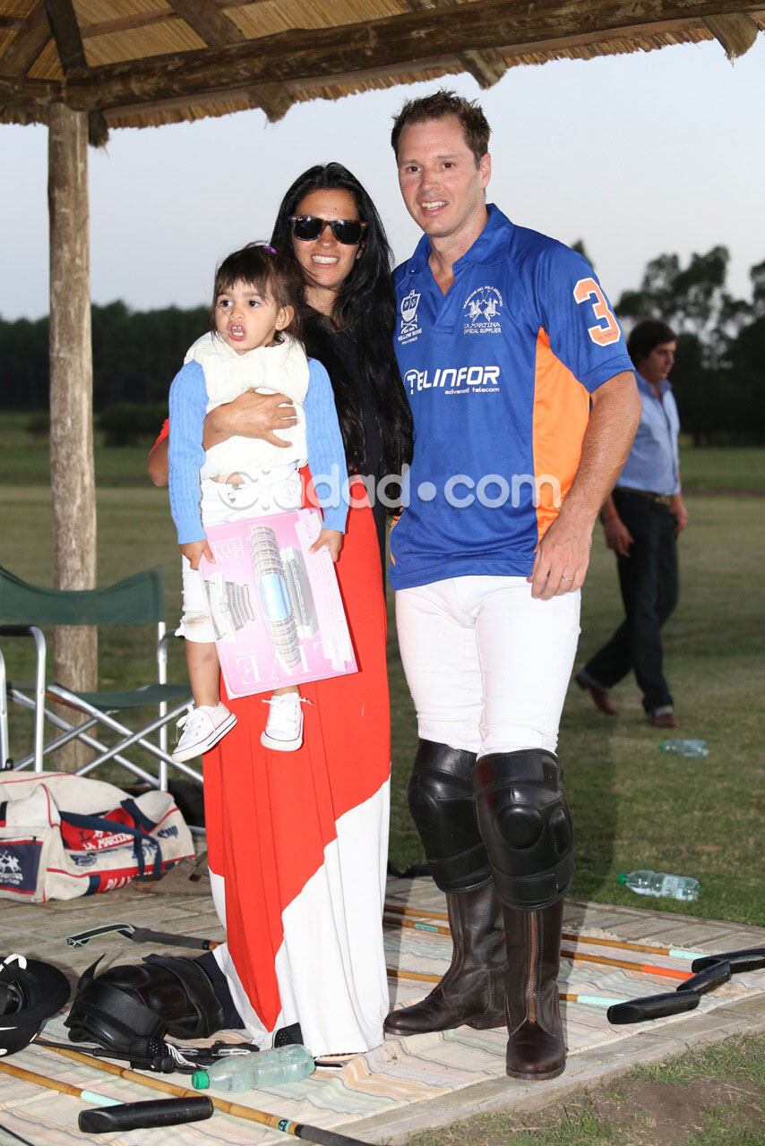 Gaby Vaca Guzmán junto a Jorgito Brito y su hija en Yellow Rose Polo Ranch. Foto: MSnews