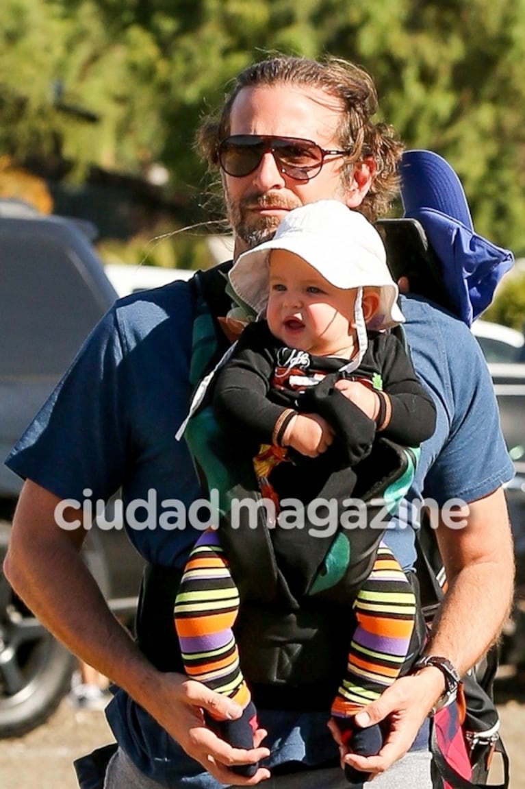 ¡Galán todoterreno! Bradley Cooper, papá canguro en un paseo familiar junto Irina Shayk y su perro