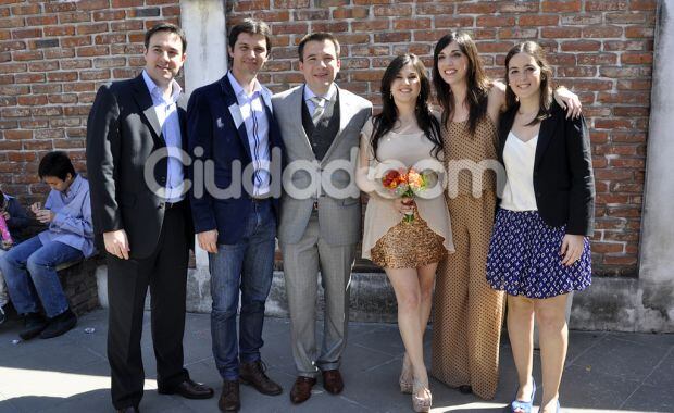 Gastón Recondo con Valeria y sus testigos. (Foto: Jennifer Rubio-Ciudad.com)