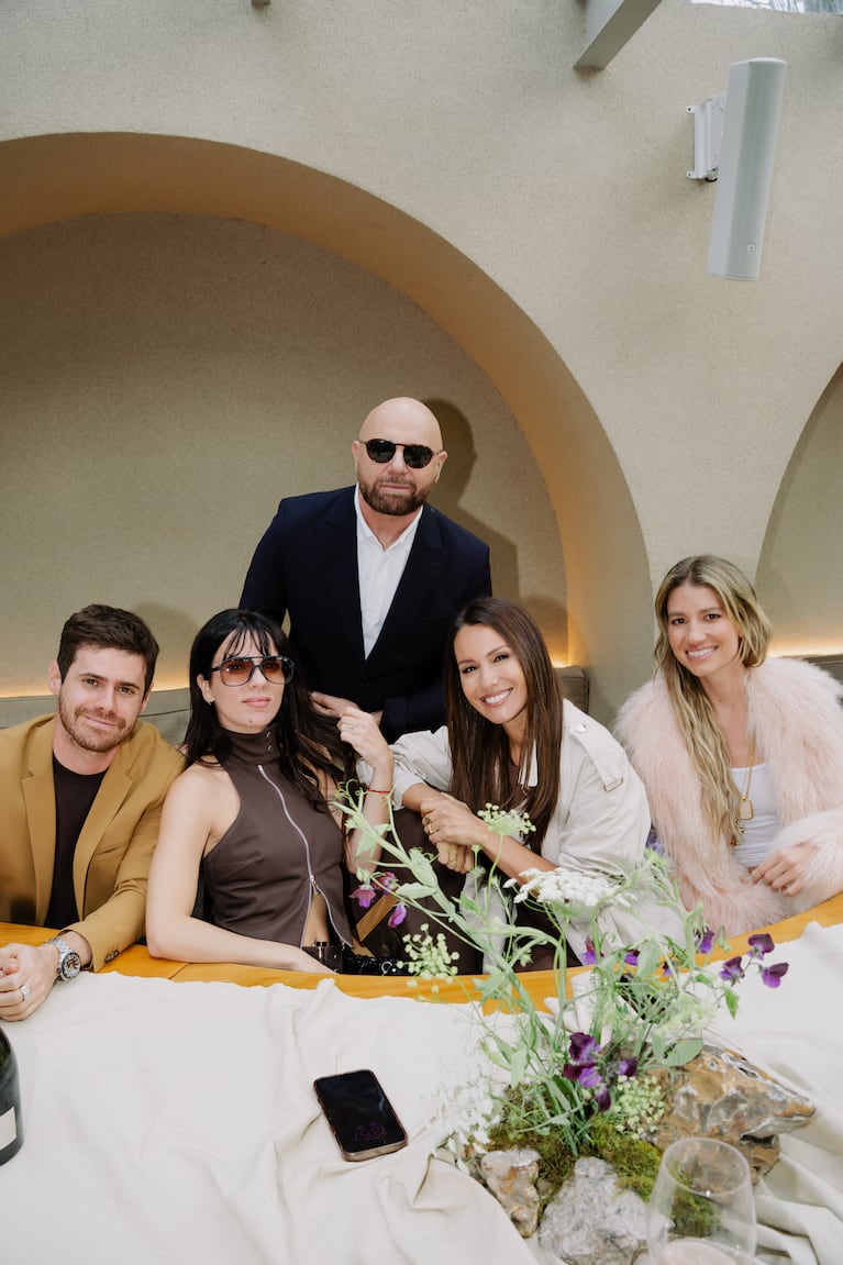 Gastón Soffriti, Gime Accardi, Gastón Martitegui, Pampita y Angie Landaburu