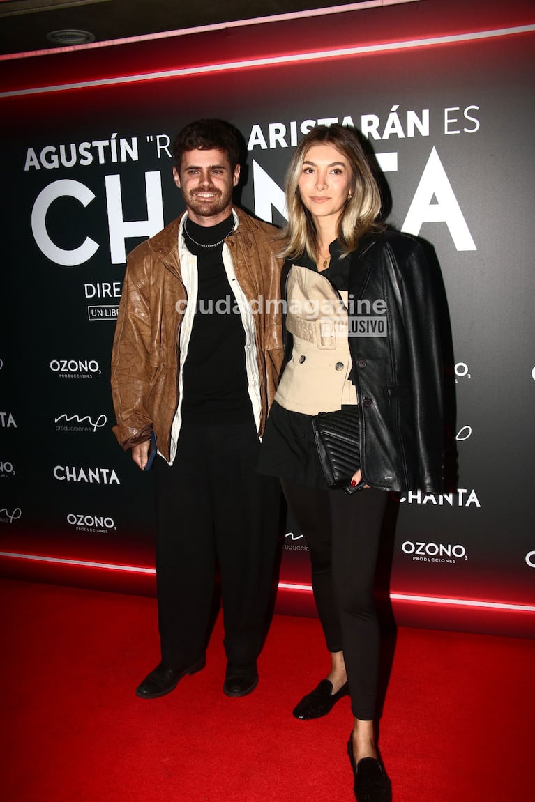 Gastón Soffritti con su novia en el estreno de Agustín 'Soy Rada' Aristarán (Foto: Movilpress).