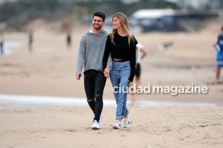 Gastón Soffritti y Stefanía Roitman, mimosos en Punta del Este: risas y paseo de la mano a orillas del mar