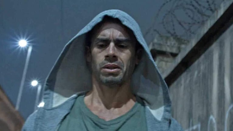 Gatillero cuenta la historia de un ex sicario que acaba de salir de prisión y quiere rehacer su vida.