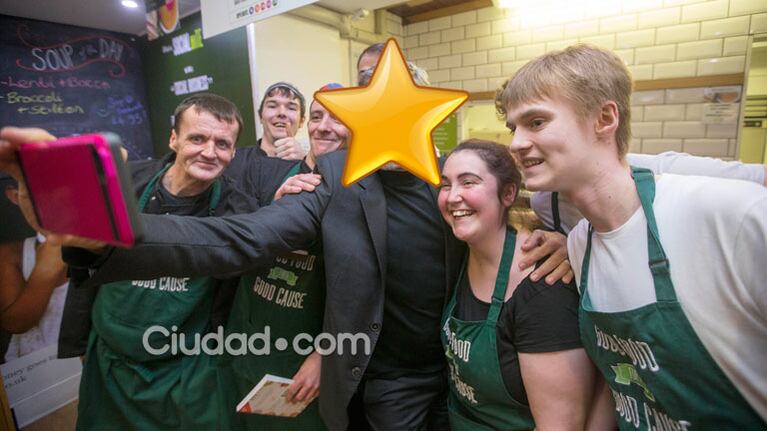 George Clooney dejó una propina de mil dólares en un bar de Edimburgo